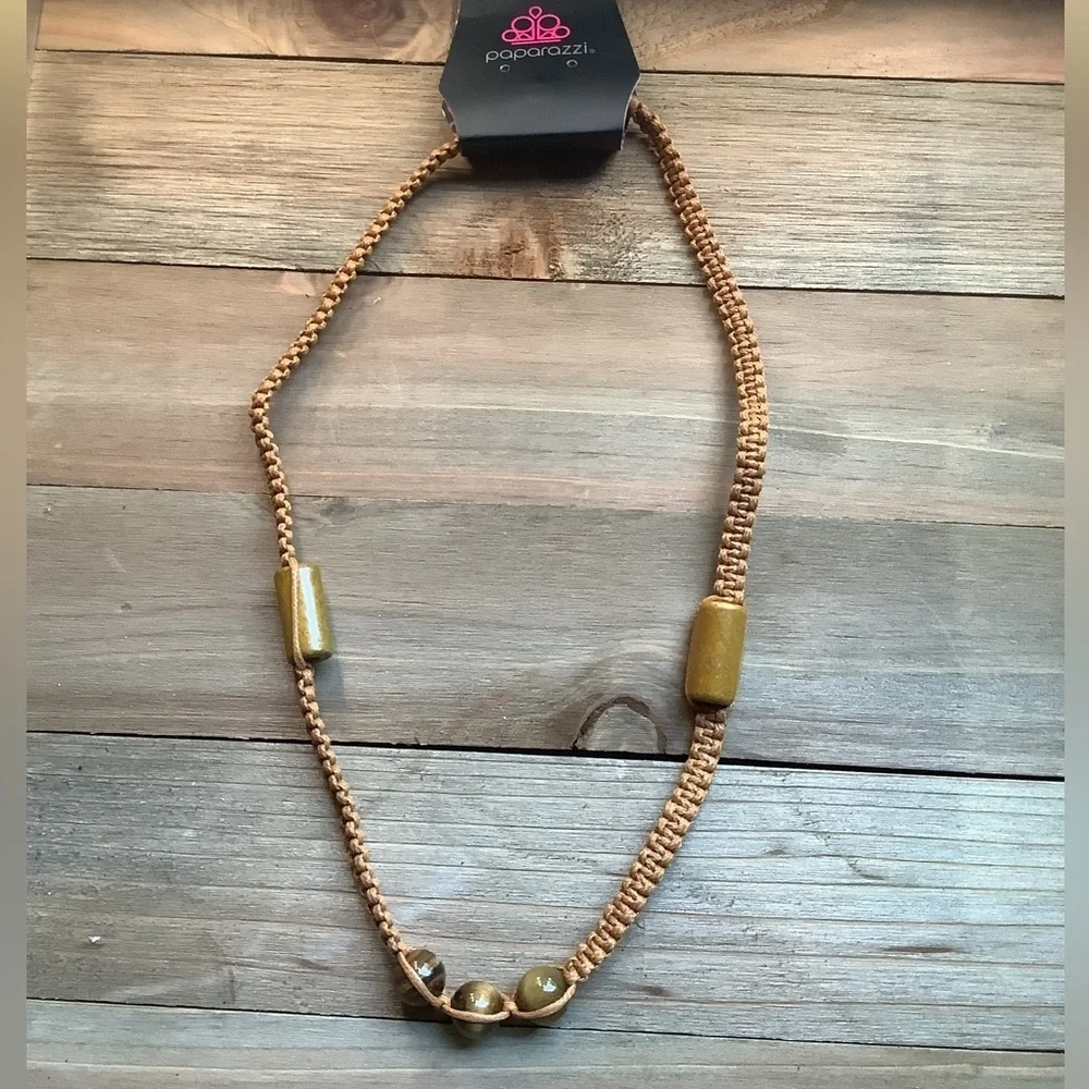 ❄️ Paparazzi | Gold Beaded Green Necklace Set